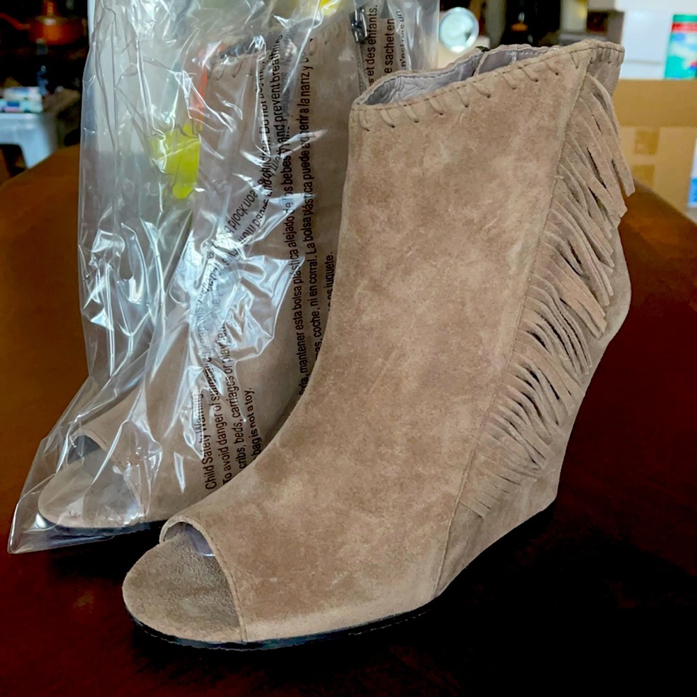 VINCE CAMUTO VERONA OPEN TOE WEDGE BOOTIE SIZE 8.5